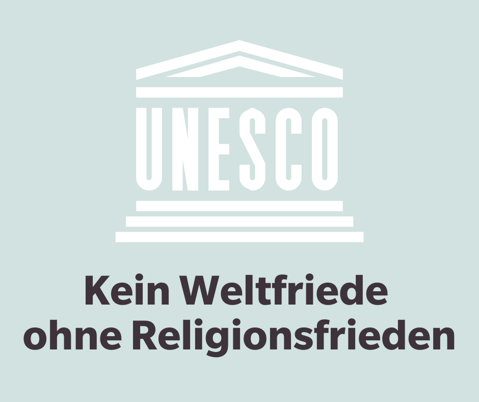 Logo der UNESCO mit den Worten "Kein Weltfriede ohne Religionsfrieden"