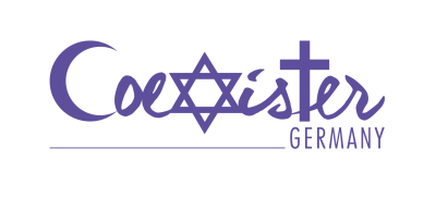 Das Bild zeigt das Logo des Kooperationspartners des interreligiösen Projekts mit Bild und der Aufschrift „Coexister Germany“.